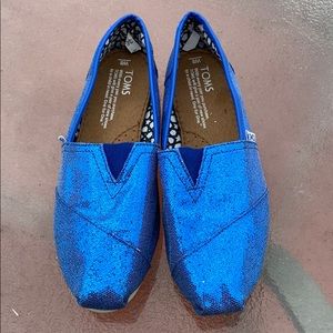 Blue glitter toms